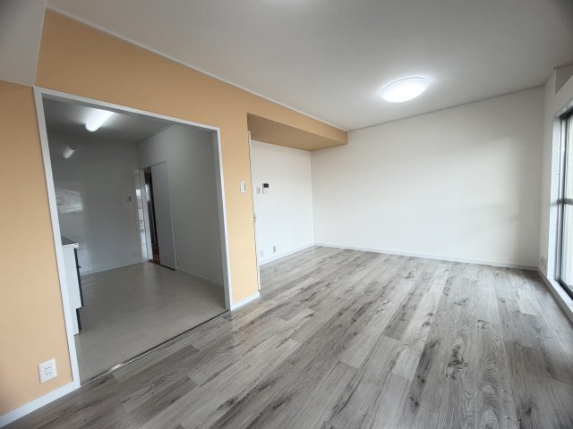 研究学園（６）団地530号棟の居間・リビング