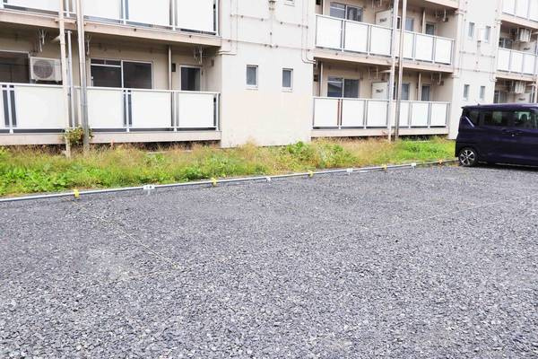 ビレッジハウス高屋1号棟の駐車場|駐車場完備です