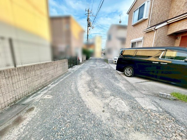 中古戸建　篠町馬堀北垣内の前面道路含む現地写真
