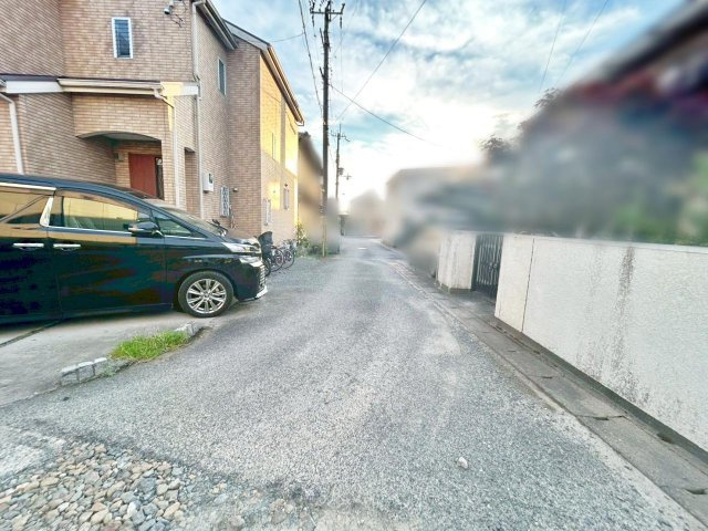 中古戸建　篠町馬堀北垣内の前面道路含む現地写真