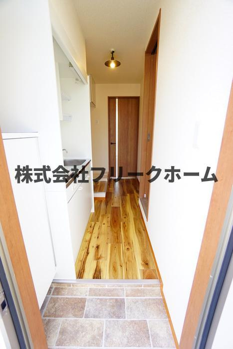 小金井市貫井南町４丁目のアパートの玄関