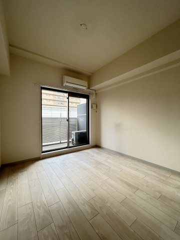 プレサンス南森町駅前の居間・リビング