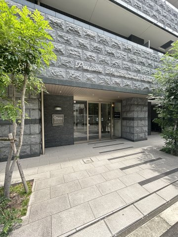 プレサンス南森町駅前のエントランス