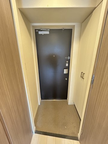 プレサンス南森町駅前の玄関