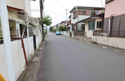【前面道路含む現地写真】 | 毛呂山町市場 中古住宅 | 南側公道 幅員約5.5m