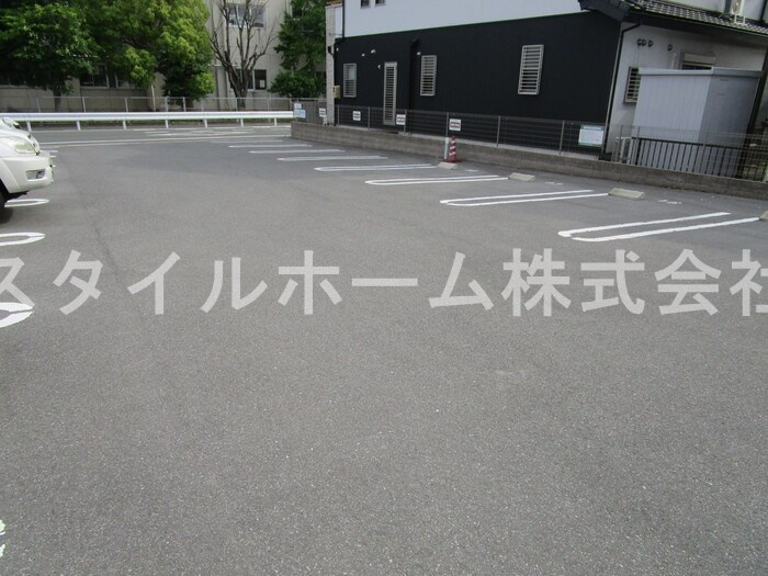 オッツ小桜の駐車場