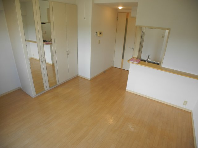 forest view泉の居間・リビング|※反転間取りのお部屋の写真です。
