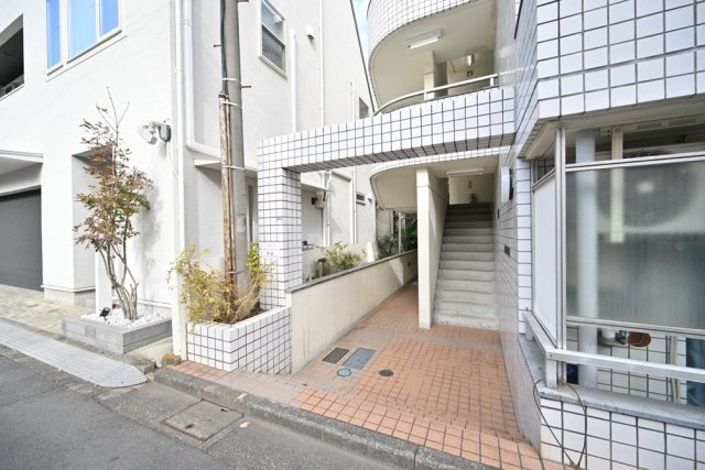 ハイシティ三軒茶屋第1のエントランス|毎日通るエントランスはこのようになっています