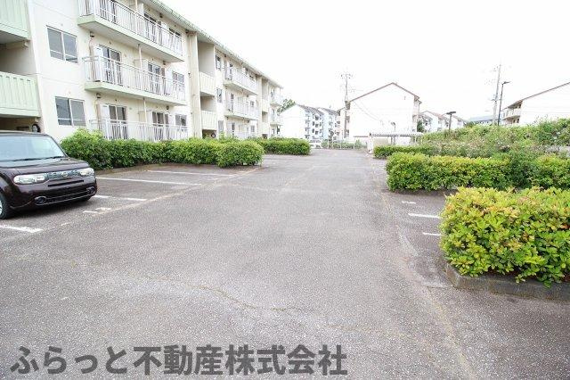 竜ヶ崎ハイツBの駐車場|カースペースがあります