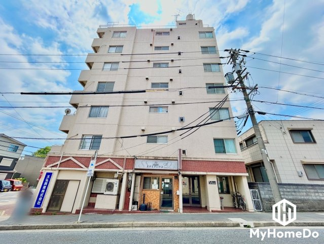 守山グリーンハイツの外観|自然と調和するデザインが魅力。四季折々の風景に溶け込む、心地よい住まい。