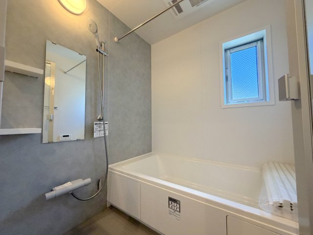 全4棟／シンプルモダンなデザイナーズハウス／港北区下田町3丁目の浴室