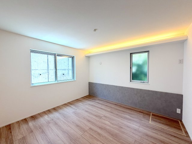 全4棟／シンプルモダンなデザイナーズハウス／港北区下田町3丁目の寝室|主寝室には間接照明が設置
