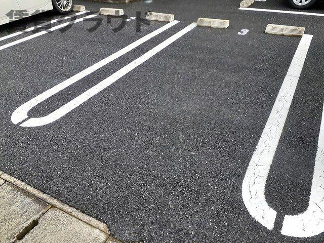 フィオリスタの駐車場|カースペースがあります