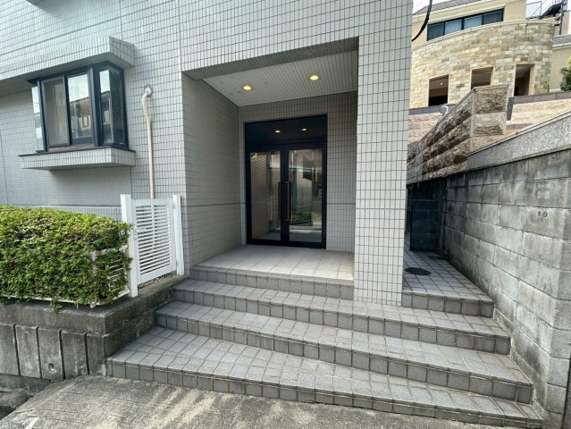 神戸市東灘区住吉本町１丁目の賃貸マンションのエントランス
