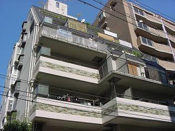 モンラヴィ甲南町の外観