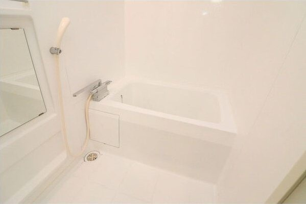 西宮市高塚町の賃貸マンションの浴室
