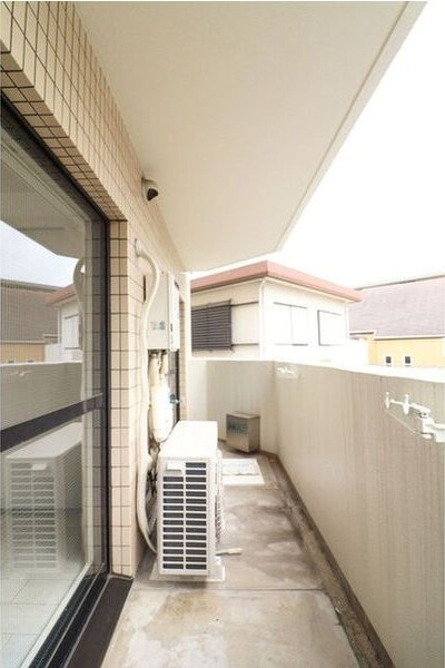 西宮市高塚町の賃貸マンションのバルコニー