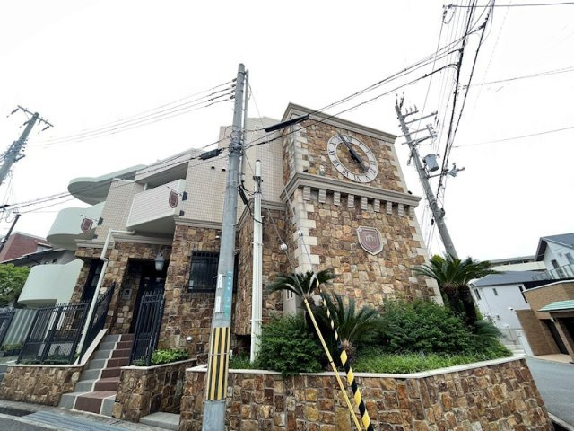 西宮市高塚町の賃貸マンションの外観