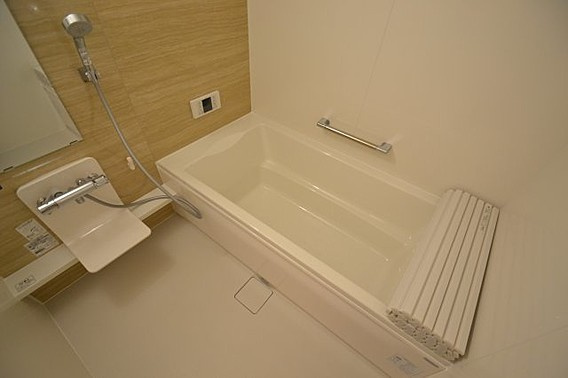 神戸市中央区熊内町３丁目の賃貸マンションの浴室