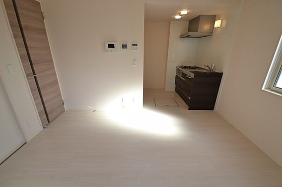 神戸市中央区熊内町３丁目の賃貸マンションの居間・リビング