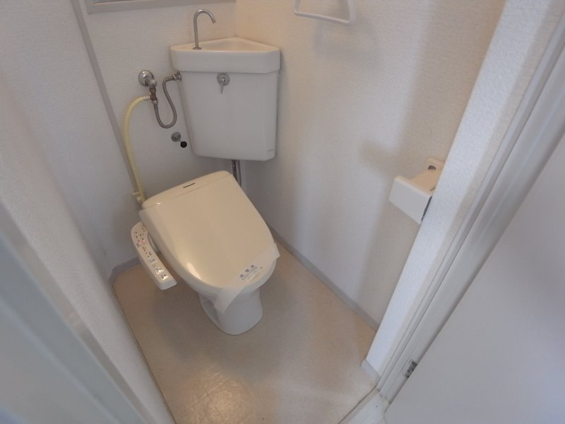 芦屋市東山町の賃貸マンションのトイレ