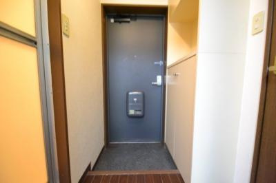 イズミコートの玄関