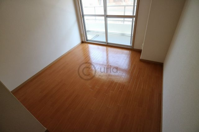 神戸市灘区日尾町２丁目の賃貸マンションの居間・リビング