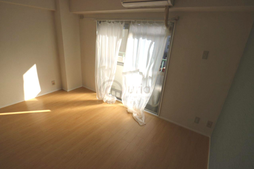 エール本山の洋室