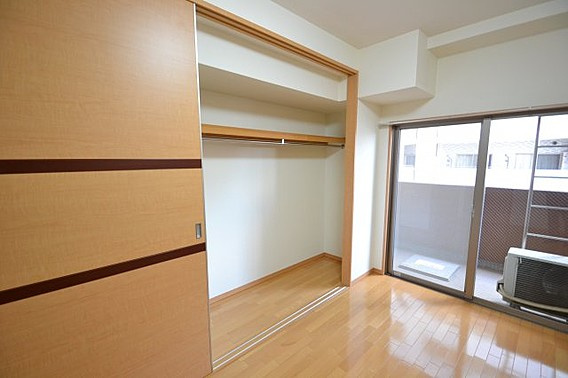 神戸市中央区元町通６丁目の賃貸マンションの収納