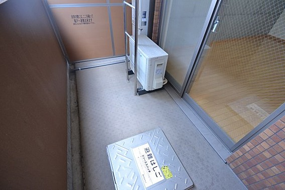 神戸市中央区元町通６丁目の賃貸マンションのバルコニー