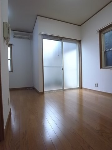 ワコーレヴィータ山本通の居間・リビング