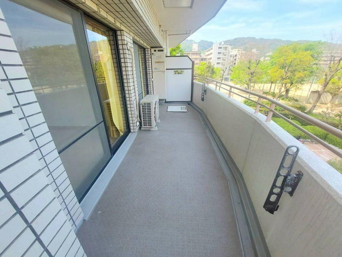 神戸市東灘区本山南町５丁目の賃貸マンションのバルコニー