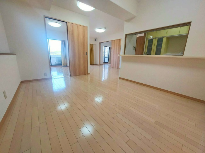 神戸市東灘区本山南町５丁目の賃貸マンションの居間・リビング