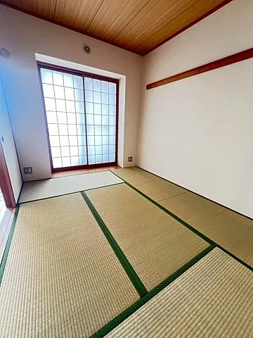西宮市甲子園五番町の賃貸マンションの居間・リビング