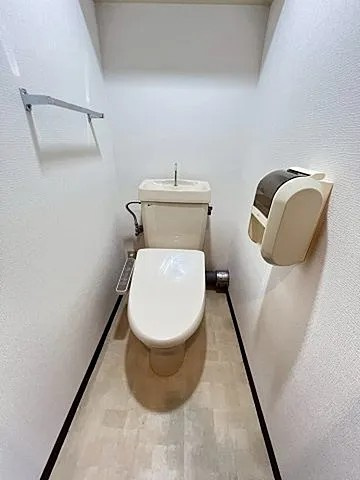 西宮市甲子園五番町の賃貸マンションのトイレ