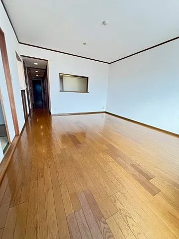 西宮市甲子園五番町の賃貸マンションの居間・リビング