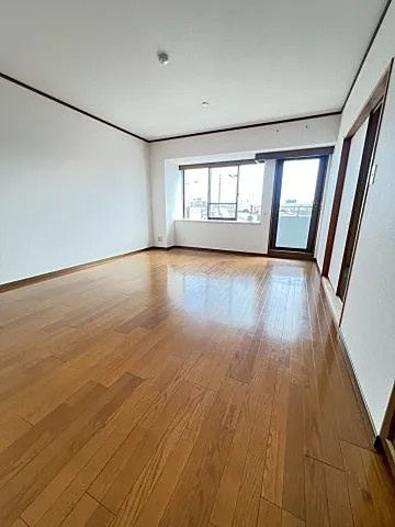 西宮市甲子園五番町の賃貸マンションの居間・リビング