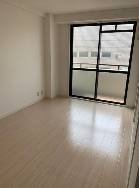 西宮市下大市東町の賃貸マンションの居間・リビング