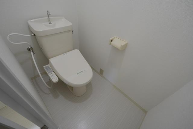 西宮市下大市東町の賃貸マンションのトイレ