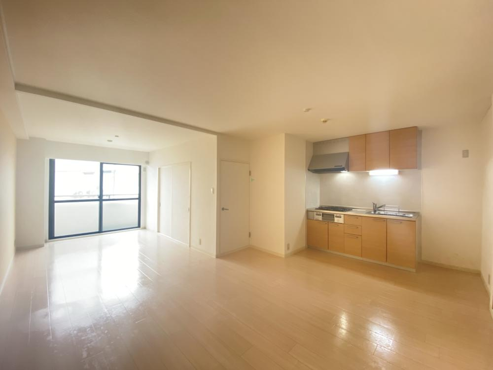 西宮市下大市東町の賃貸マンションの居間・リビング