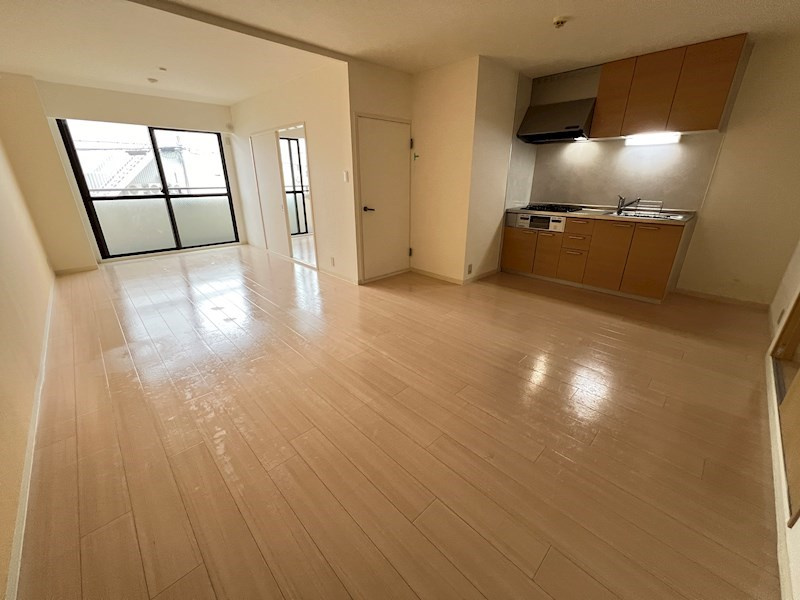 西宮市下大市東町の賃貸マンションの居間・リビング