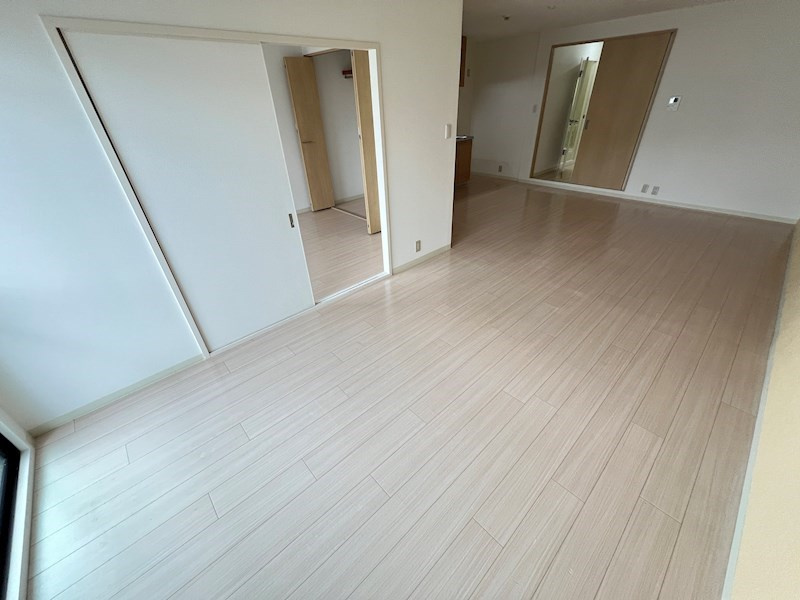 西宮市下大市東町の賃貸マンションの居間・リビング