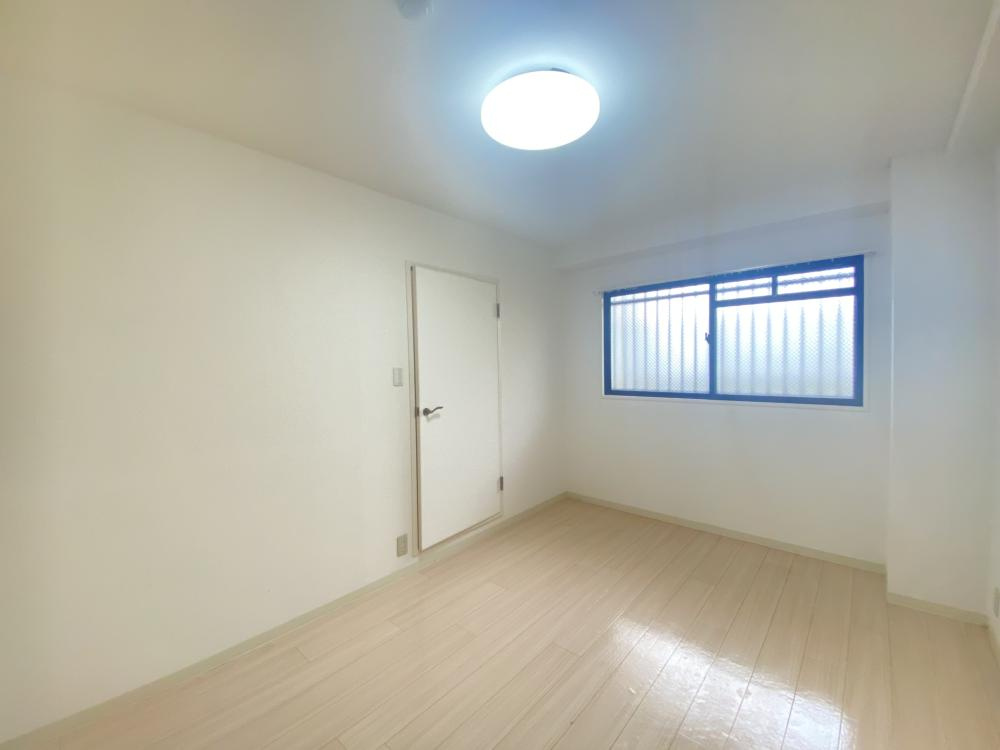西宮市下大市東町の賃貸マンションの居間・リビング