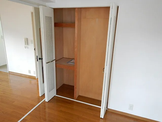 神戸市東灘区田中町４丁目の賃貸マンションの収納