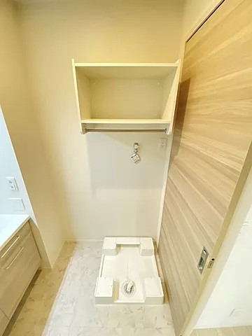 西宮市上甲子園４丁目のアパートの洗面所