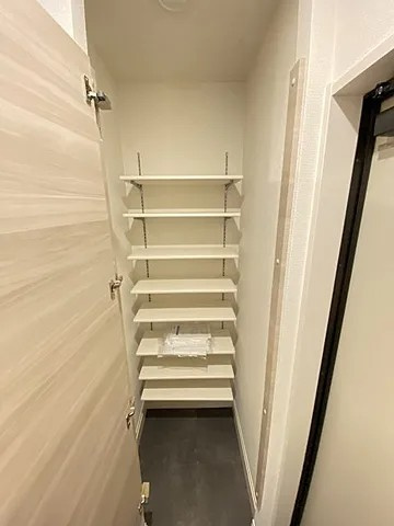 西宮市上甲子園４丁目のアパートの収納