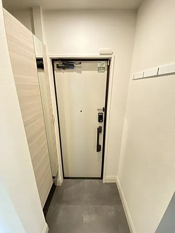 西宮市上甲子園４丁目のアパートの玄関