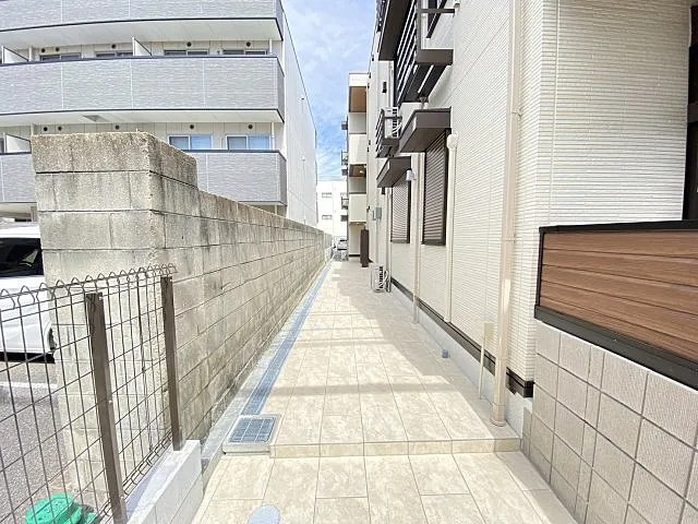 西宮市上甲子園４丁目のアパートのエントランス