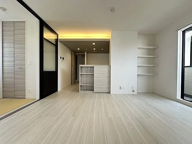 西宮市上甲子園４丁目のアパートの居間・リビング
