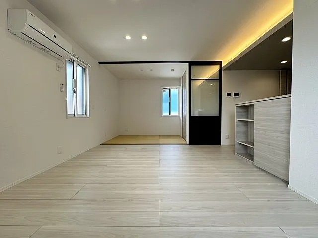 西宮市上甲子園４丁目のアパートの居間・リビング